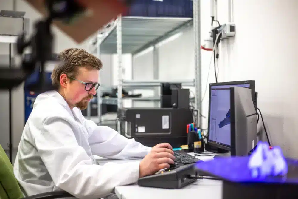 Leussink mechanical design consultant designing bespoke engineering solutions on a computer